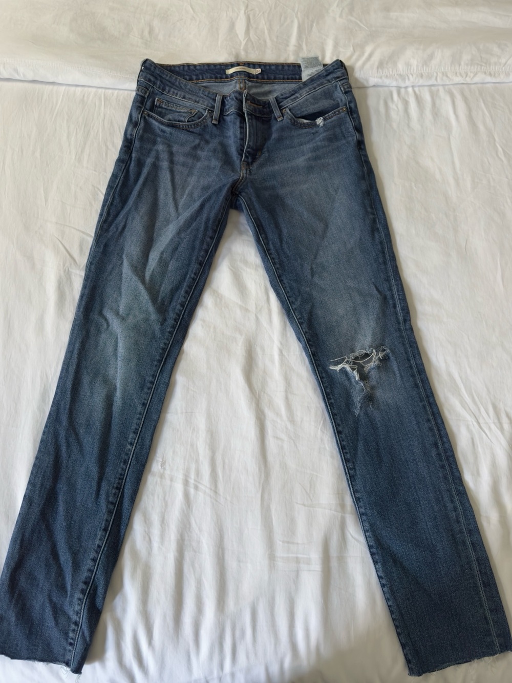 Levi 711 skinny jeans 28 medium blue wash